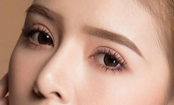 Hinh anh so sanh truoc va sau nghi van sua mui cua Do My Linh duoi goc nhin chuyen gia tham my